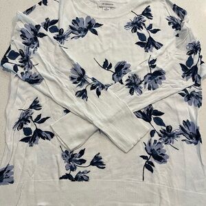 Liz Claiborne Women's Floral Sweatshirt - White and Blue